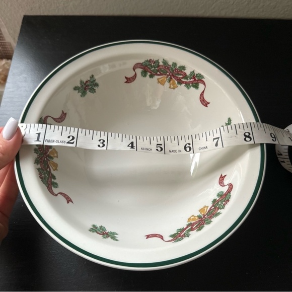 JOHNSON BROTHERS Victorian Christmas (Made in England) 8" Round Vegetable Bowl - Picture 6 of 8